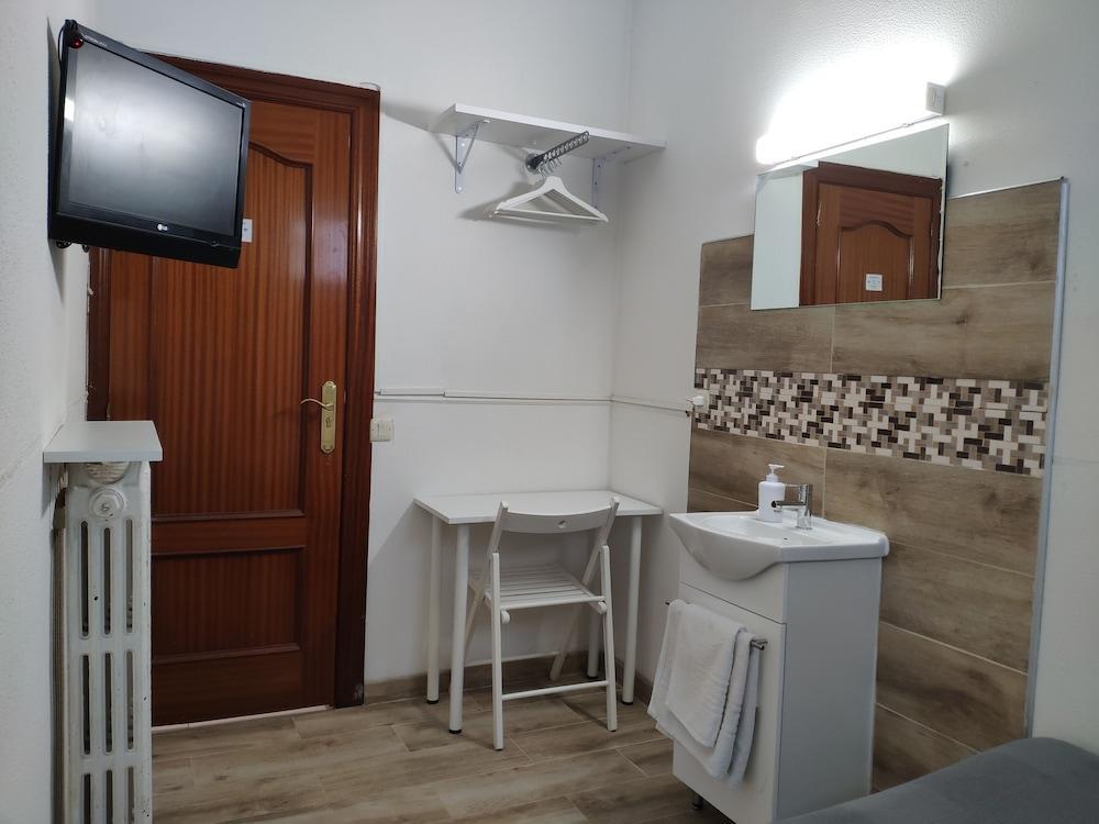 Hostal Cervantes Madrid Eksteriør billede