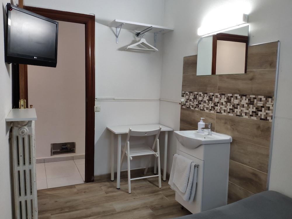 Hostal Cervantes Madrid Eksteriør billede