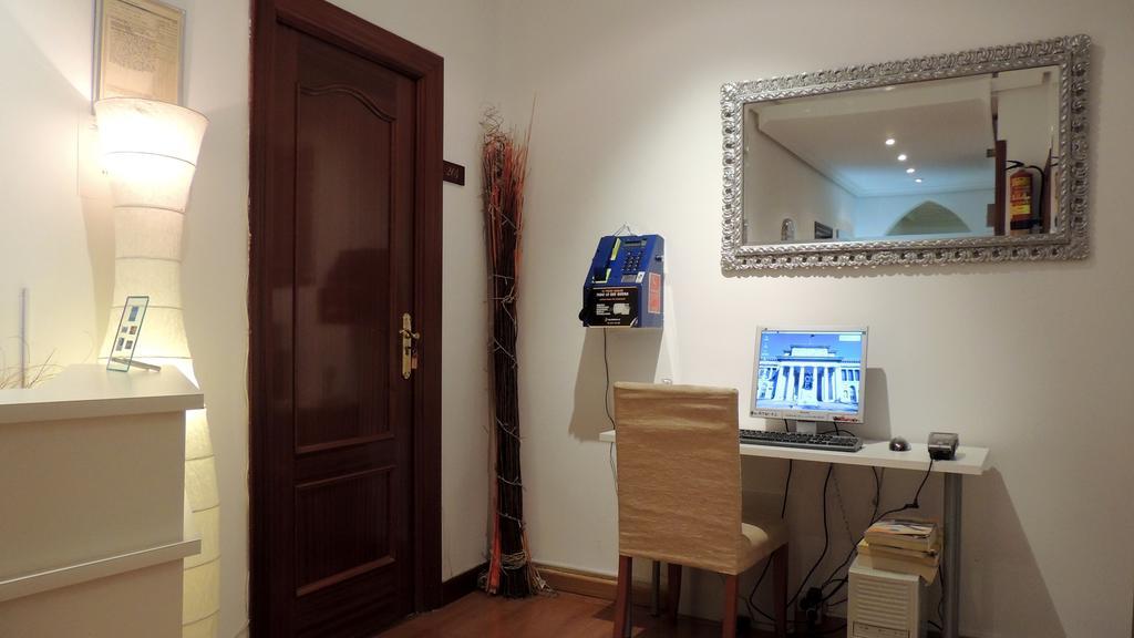 Hostal Cervantes Madrid Eksteriør billede