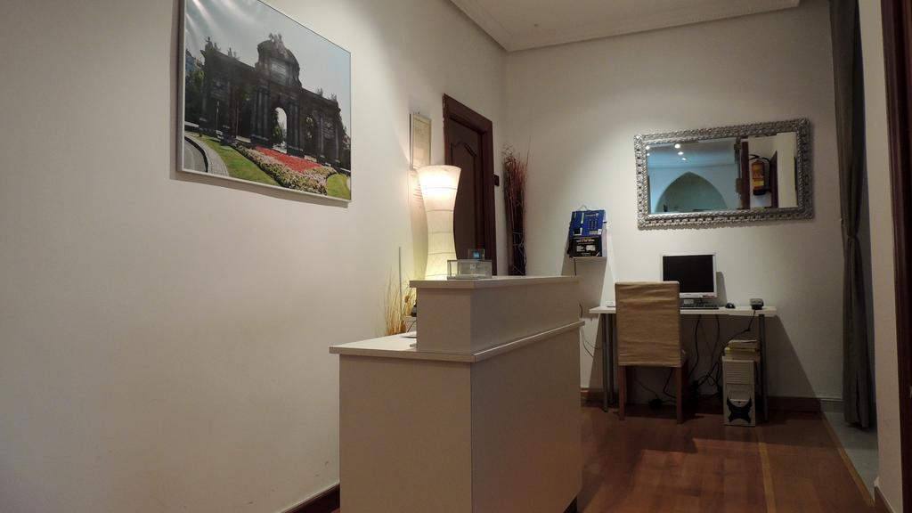 Hostal Cervantes Madrid Eksteriør billede